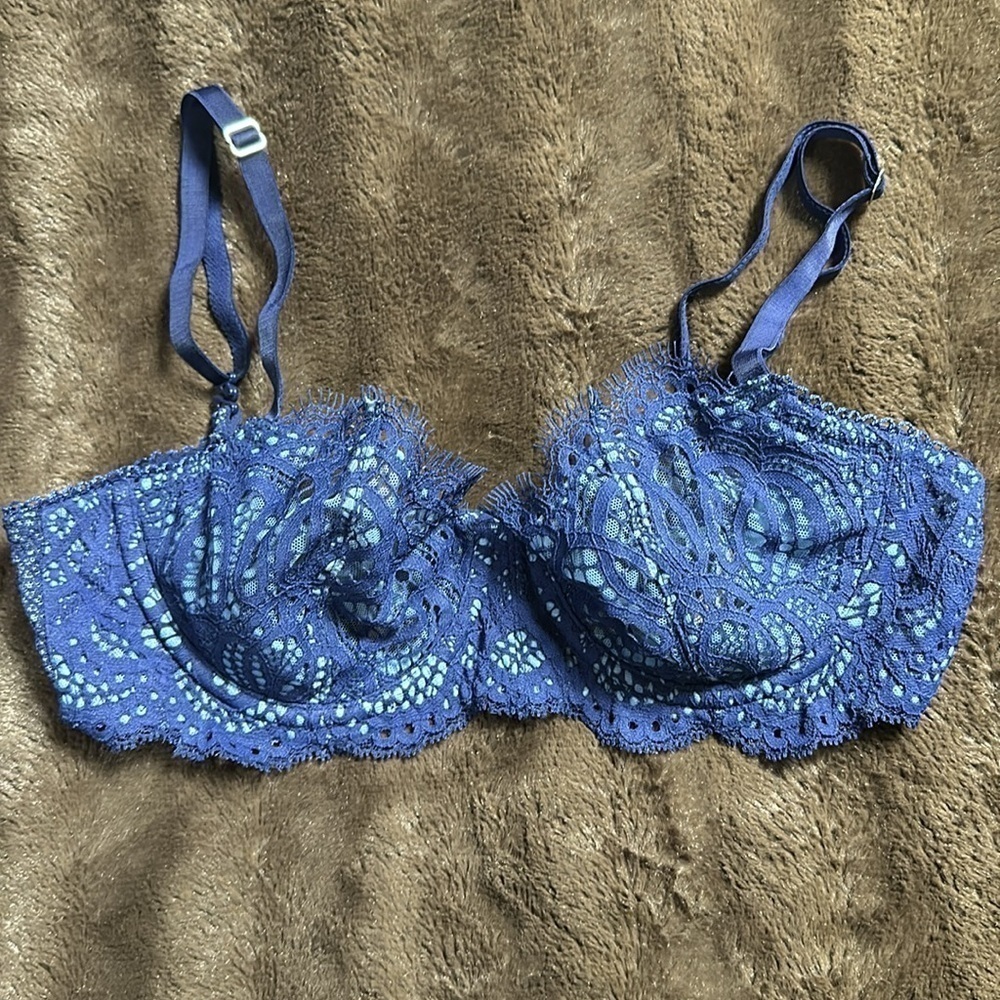 VICTORIAS SECRET Push-up without Padding Blue Lace Sz 32C